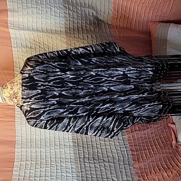 Jennifer Lopez top - Picture 3 of 5